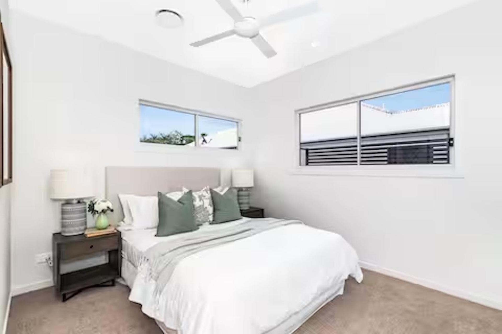 Park Ave Retreat - 3 Carparks, Wifi, Bbq, King Bed