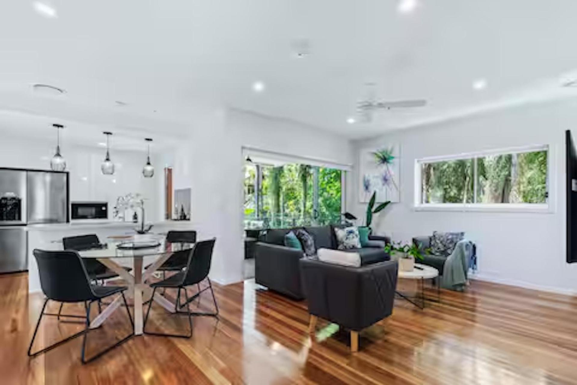 Park Ave Retreat - 3 Carparks, Wifi, Bbq, King Bed Apartment *