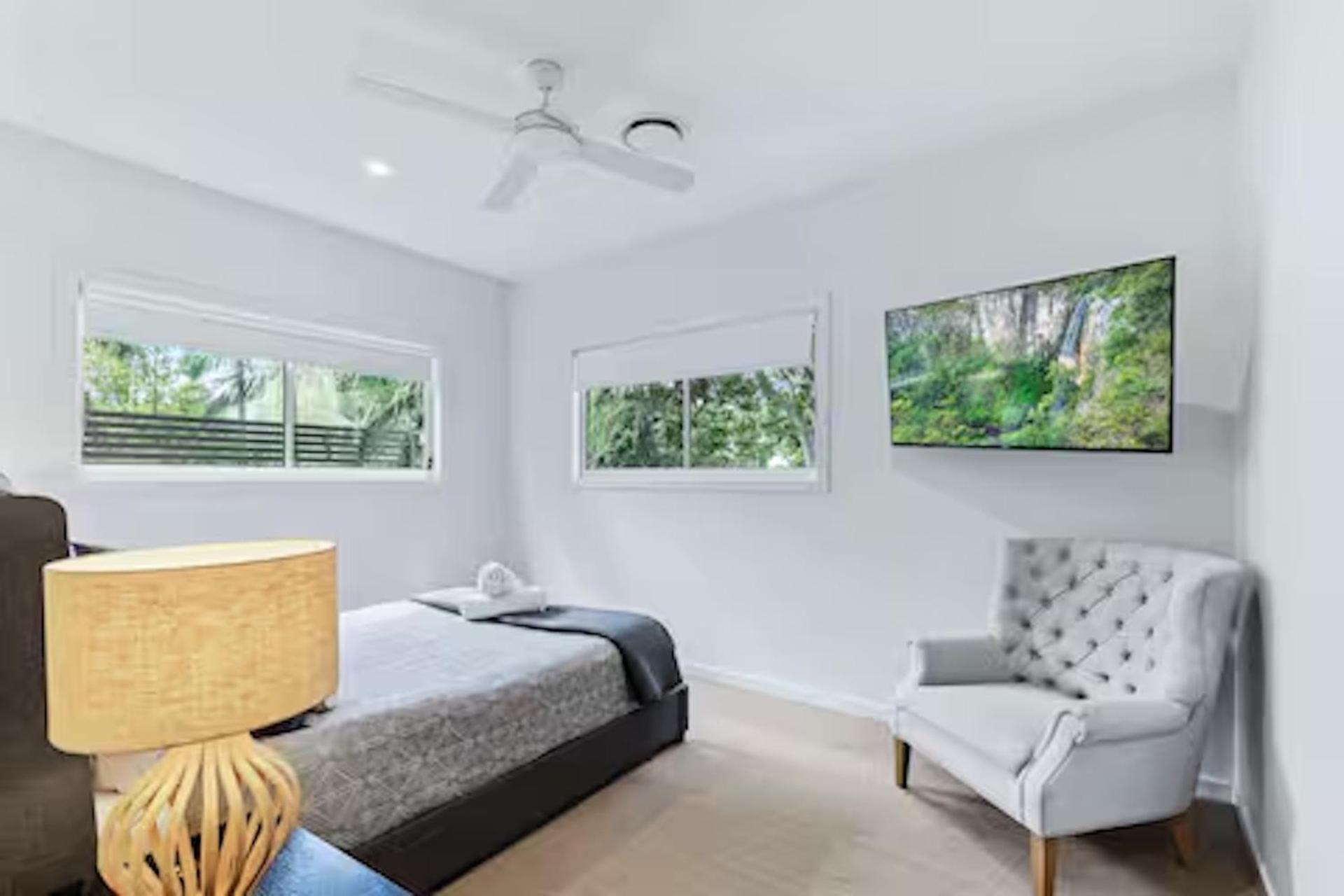 Park Ave Retreat - 3 Carparks, Wifi, Bbq, King Bed * Brisbane