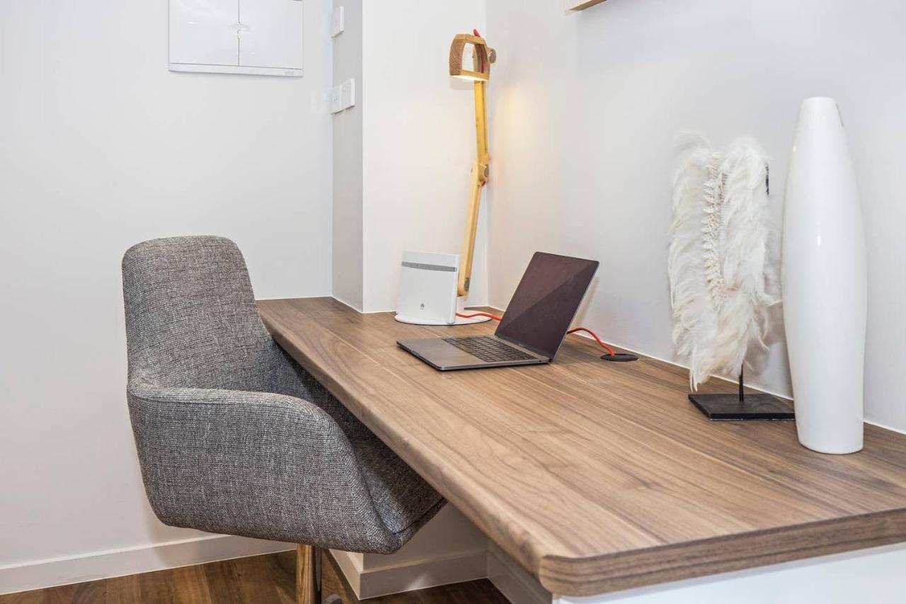 Park Ave Retreat - 3 Carparks, Wifi, Bbq, King Bed Apartment